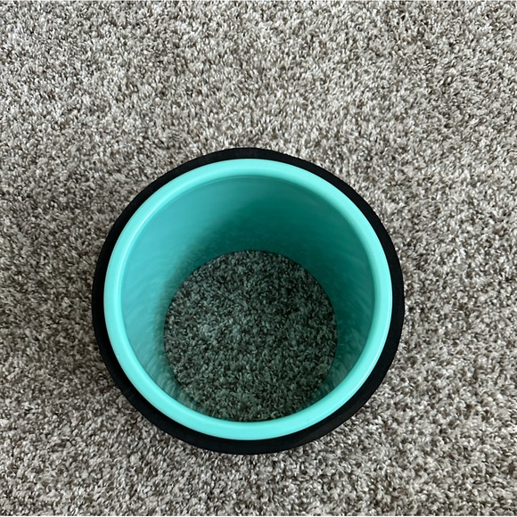 UpCircleSeven - 6” Yoga Wheel & Back Roller Black and Teal - Like New - Picture 2 of 3